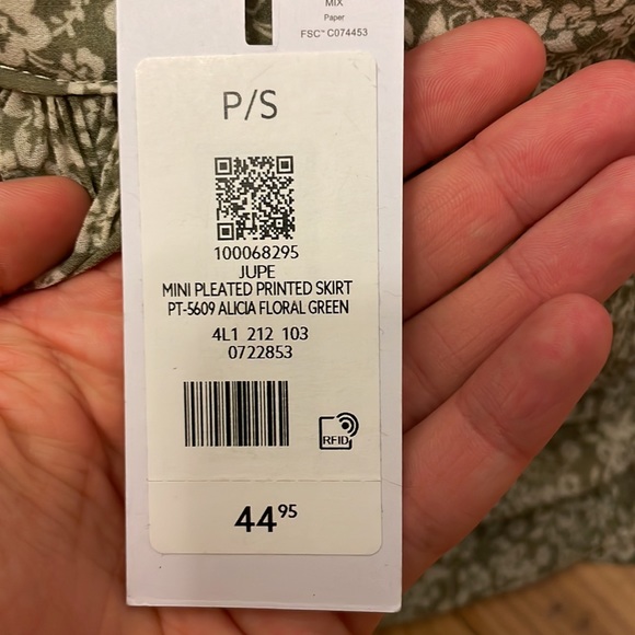 Dynamite green and white floral skirt ! Never worn ! Size small ! - Picture 5 of 5